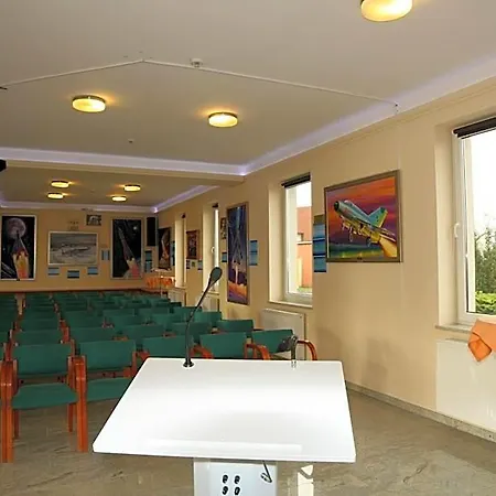 Kosmonauty Wroclaw-airport Szálloda 3*