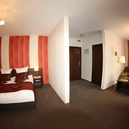 コスモナウティ ヴロツワフエアポート 3*