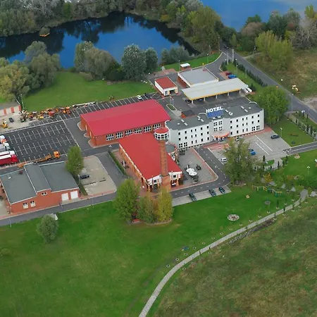 Kosmonauty Wroclaw-airport Готель
